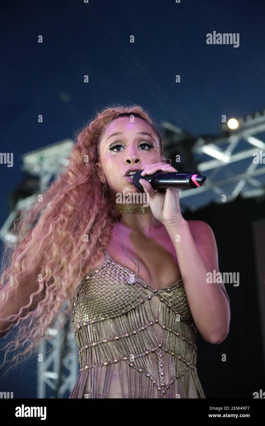 Lion Babe se présentant sur la scène de danse de la BBC radio 1 le premier jour du Festival de lecture de 2016. Date de la photo : vendredi 26 août 2016. Le crédit photo devrait r Banque D'Images