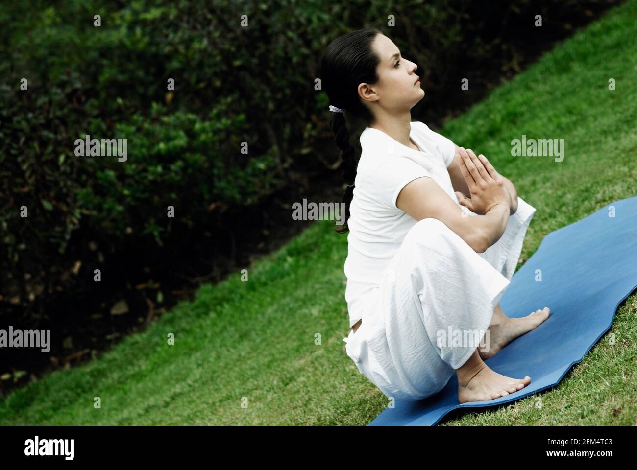 Portrait of a young woman doing yoga Banque D'Images