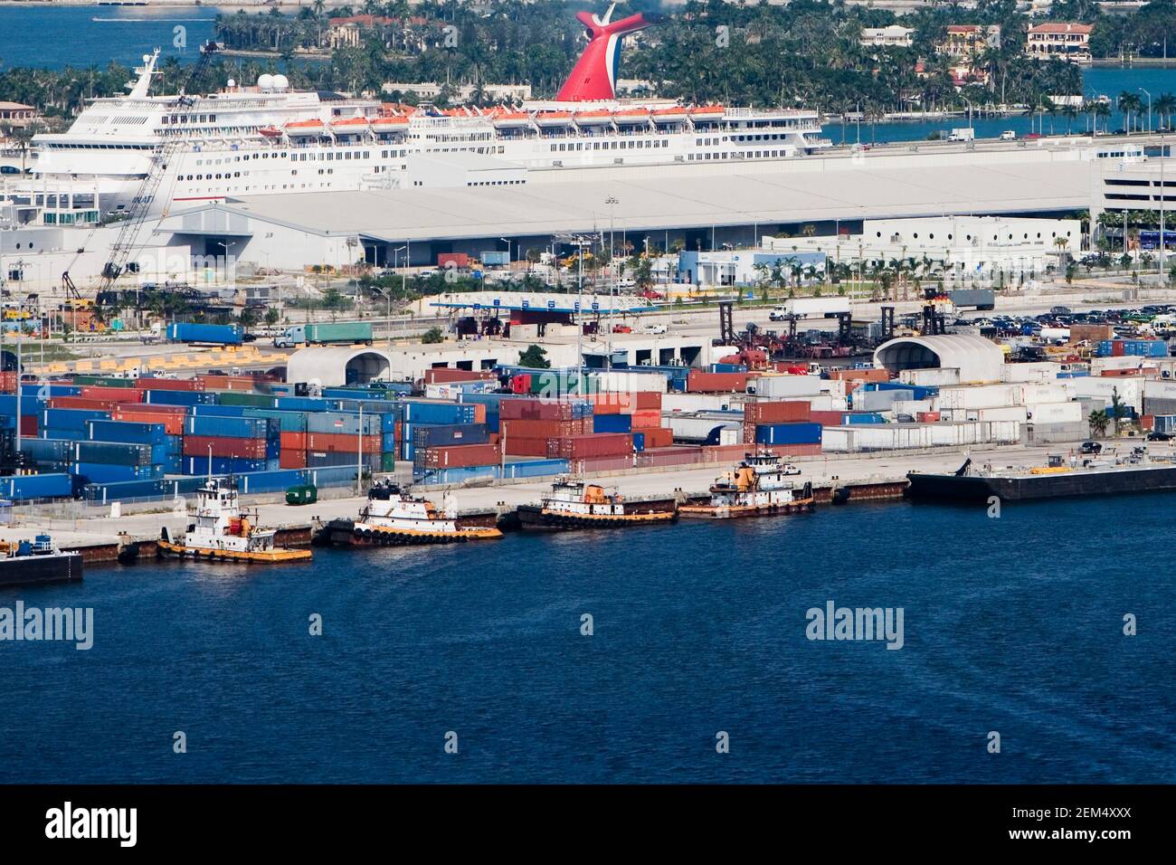Vue panoramique sur un quai commercial, Miami, Floride, États-Unis Banque D'Images