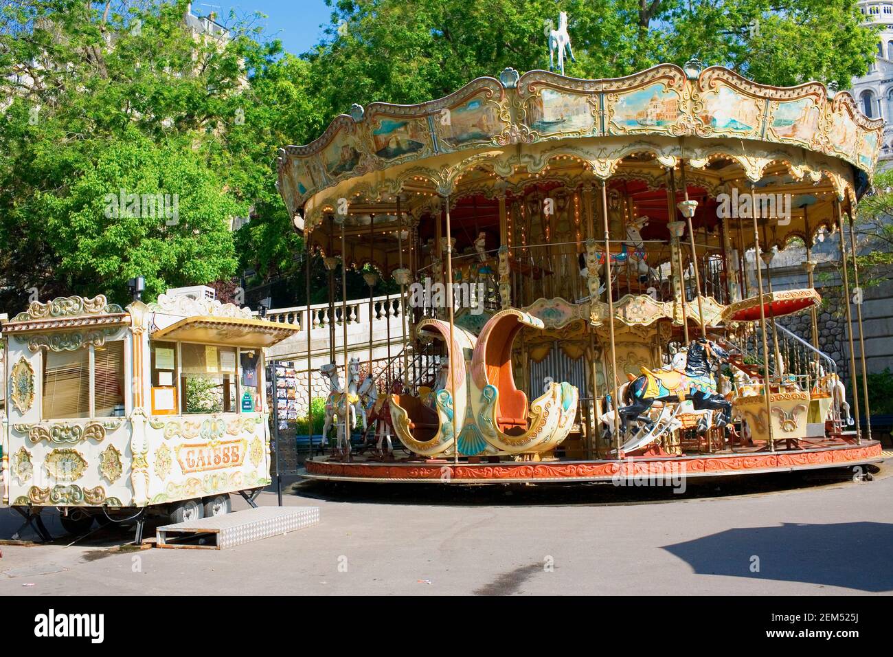 Carrousel dans un parc d'attractions, Paris, France Banque D'Images