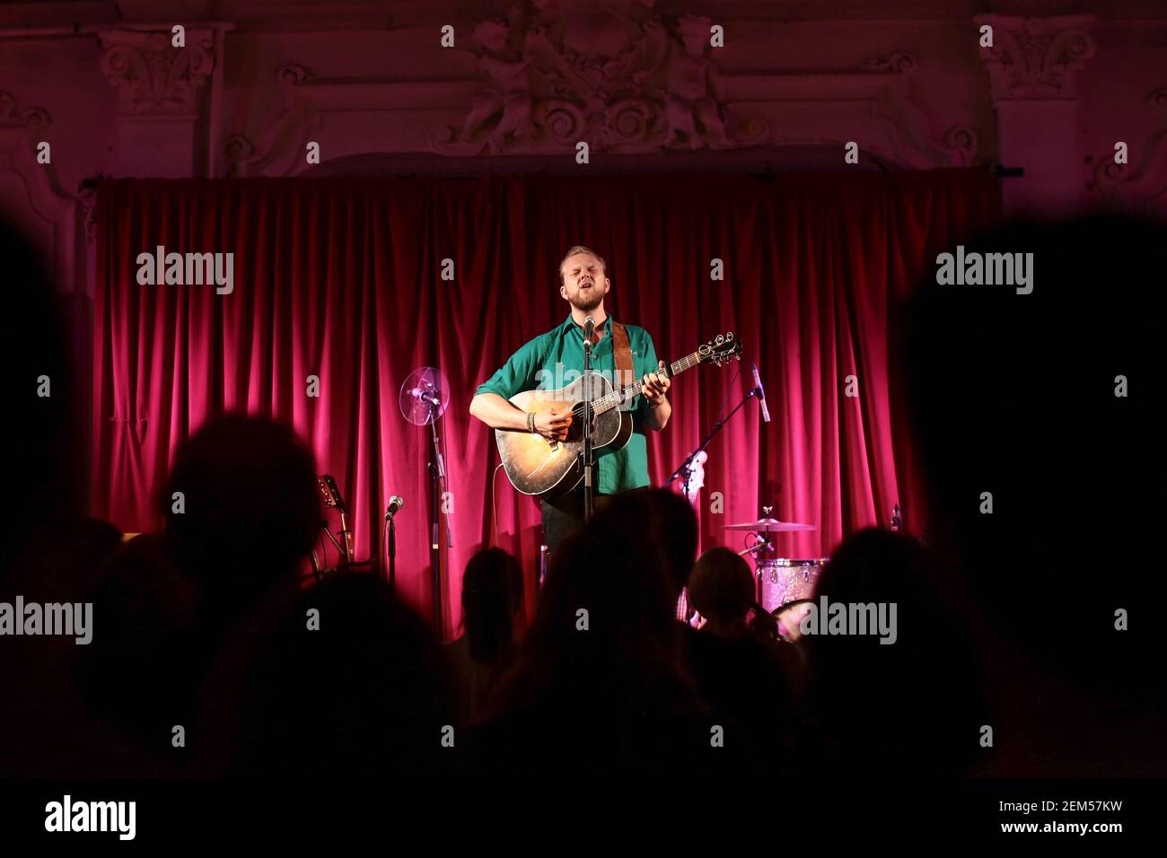 Alexander Wolfe se présentant au Bush Hall pour soutenir Anderson East. Date de la photo: Mardi 6 septembre 2016. Le crédit photo devrait se lire: Richard Gray/ Banque D'Images