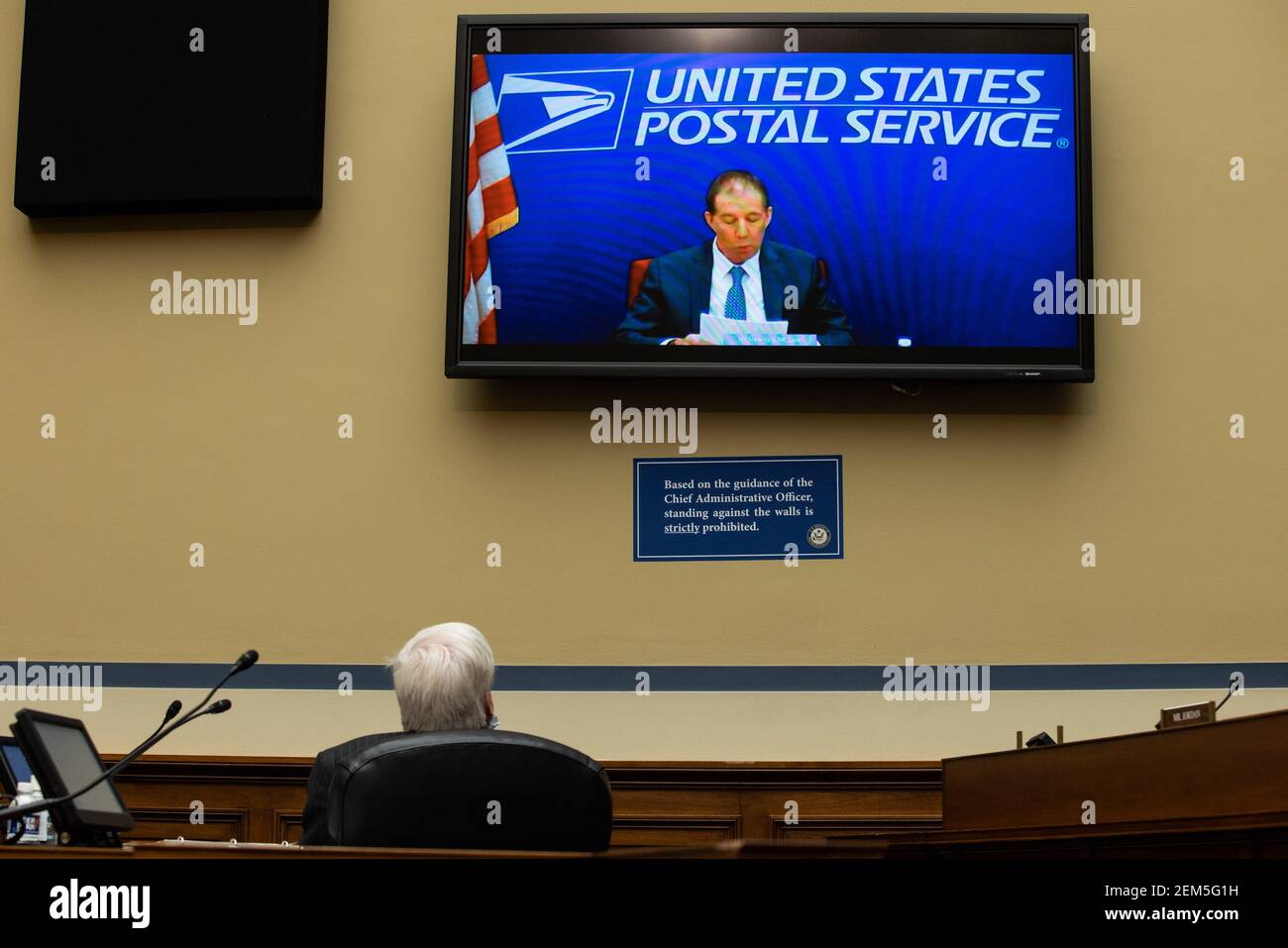 Ron Bloom, président du Conseil des gouverneurs du Service postal des États-Unis, parle par vidéo-conférence lors d'une audience du Comité de surveillance et de réforme de la Chambre des représentants sur les propositions législatives visant à mettre le Service postal des États-Unis sur une base financière durable. Mercredi 24 février 2021 sur Capitol Hill à Washington. Crédit : Graeme Jennings/Pool via CNP | utilisation dans le monde entier Banque D'Images