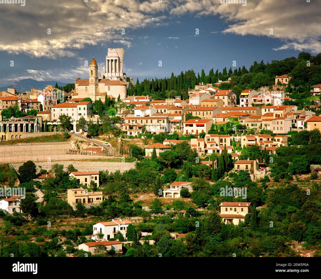 FR - ALPES MARITIMES : village de la Turbie Banque D'Images