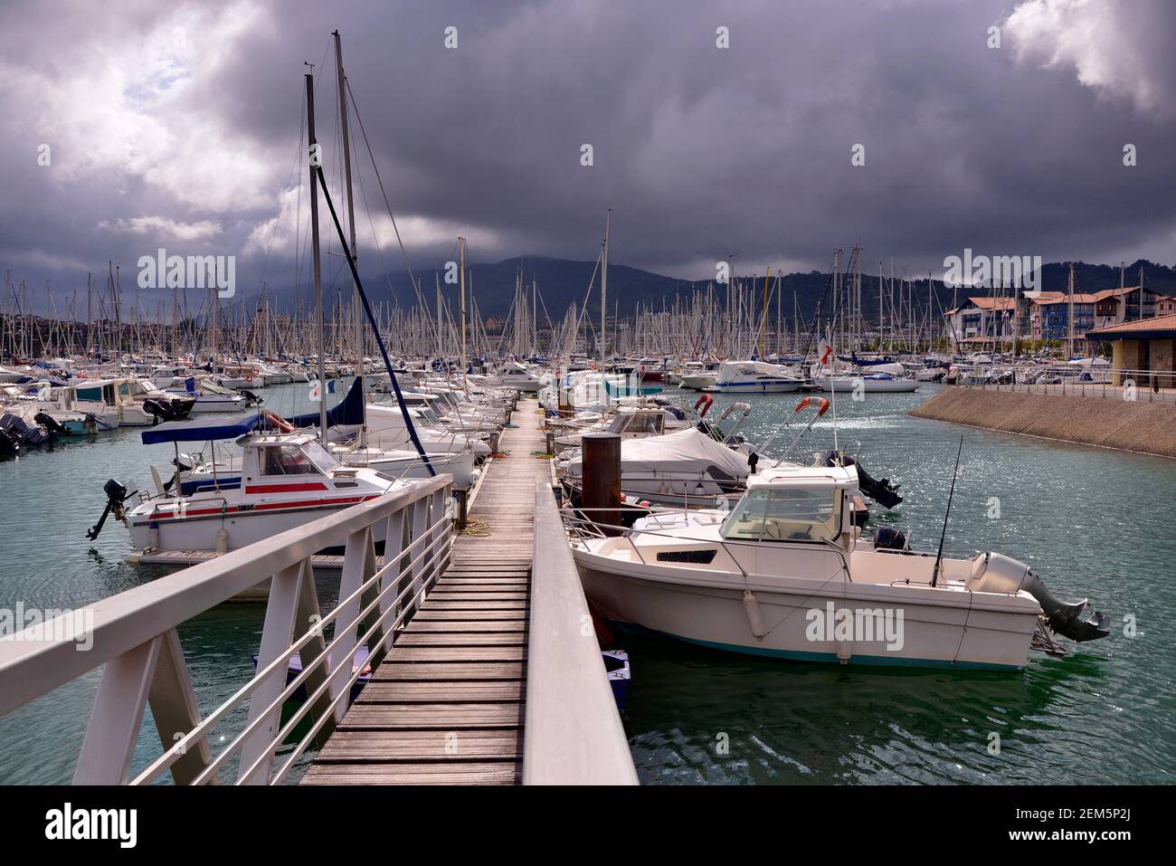 Port d'Hendaye, commune française, située dans le département des  Pyrénées-Atlantiques et la région Nouvelle-Aquitaine Photo Stock - Alamy