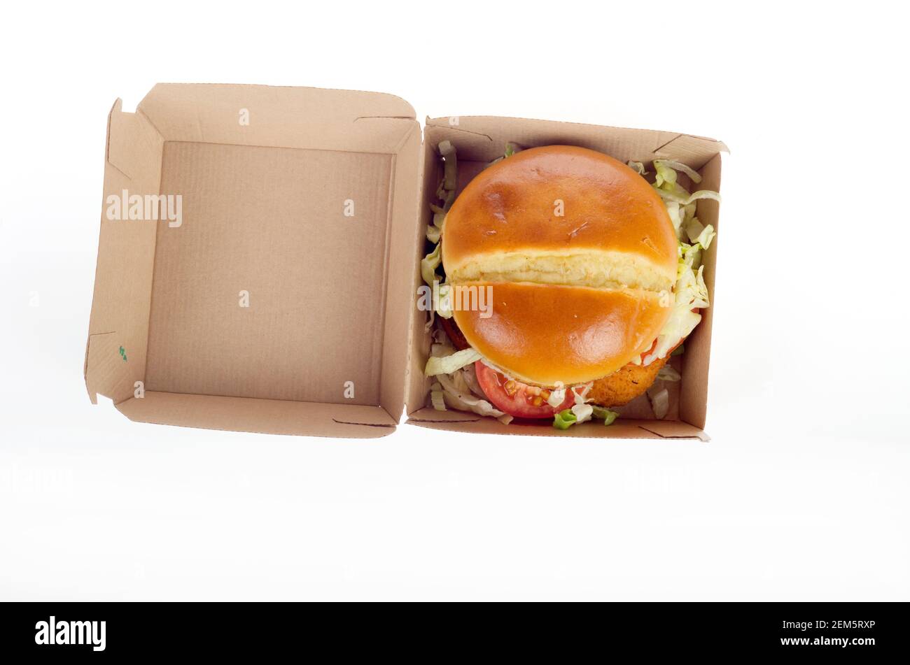 McDonalds New Crispy Chicken Sandwich Deluxe dans la boîte. Publié le 24 février 2021 Banque D'Images
