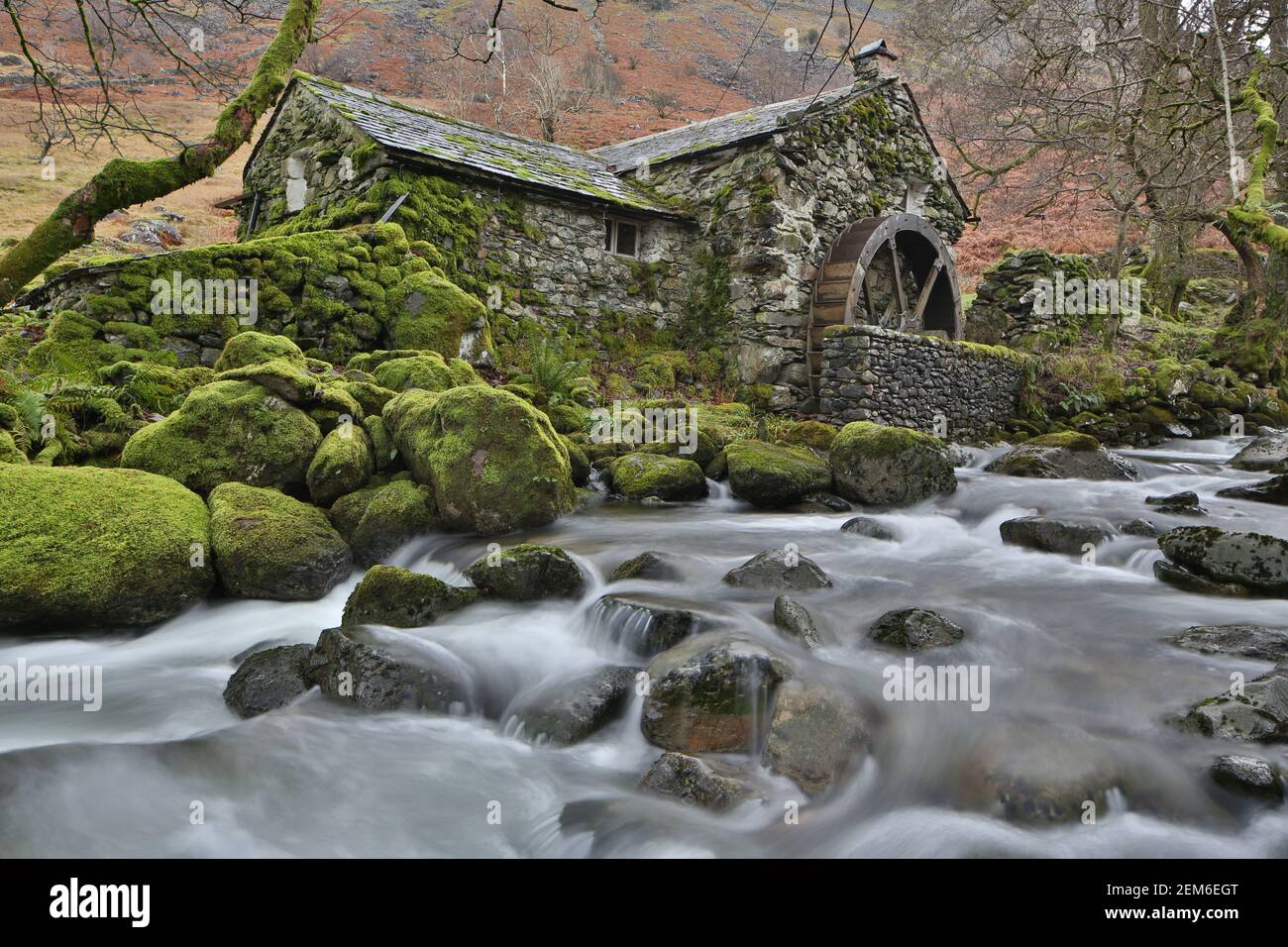 L'ancien moulin à pierre de Combe Ghyll, Borrowdale, Cumbria Banque D'Images