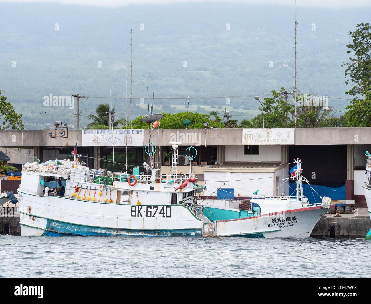 Bateau de pêche chinois au complexe portuaire de Davao à Davao, aux Philippines. Banque D'Images