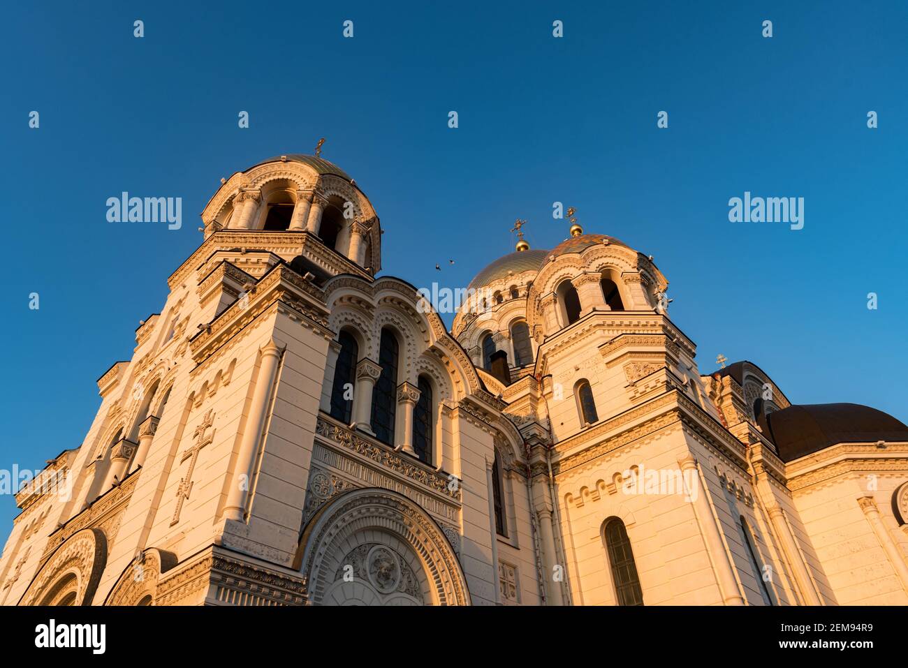 Cathédrale russe orthodoxe des cosaques de l'Ascention à Novocherkassk, Russie à la lumière du jour Banque D'Images