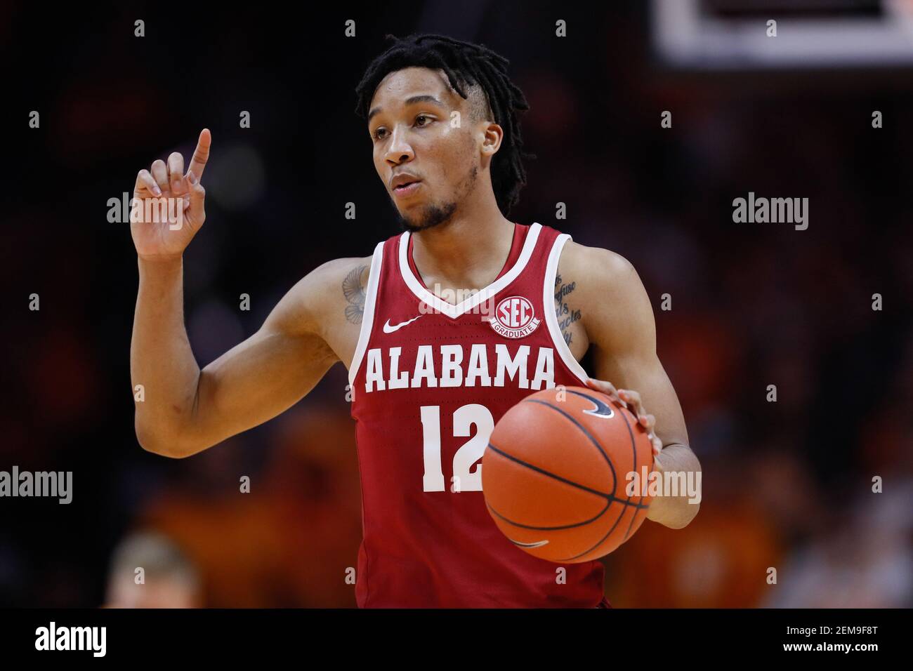 19 janvier 2019: Dazon Ingram #12 de l'Alabama Crimson Tide apporte le terrain de balle pendant le match de basket-ball NCAA entre l'Université du Tennessee Volunteers et l'Université de l'Alabama Crimson Tide à Thompson Boling Arena à Knoxville TN Tim Gangloff/(photo de Tim Gangloff/CSM/Sipa USA) Banque D'Images
