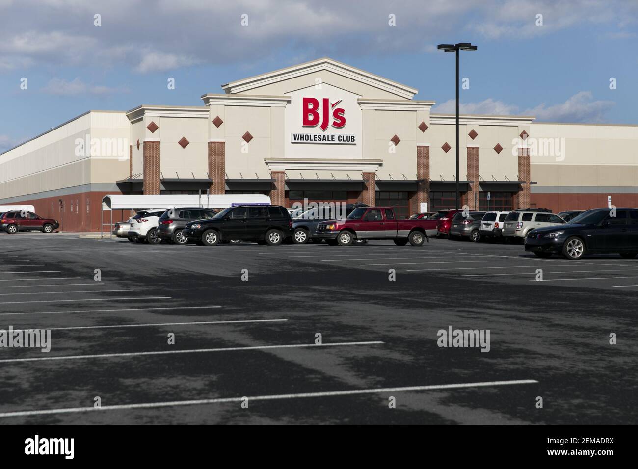 Un Logo A L Exterieur D Un Magasin De Detail Bj Wholesale Club A Columbia Maryland Le Avril 18 Photo Par Kristoffer Tripplaar Sipa Usa Photo Stock Alamy Un Logo A L Exterieur D Un Magasin De Detail Bj Wholesale Club A Columbia Maryland Le Avril 18 Photo Par Kristoffer Tripplaar Sipa Usa Photo Stock Alamy