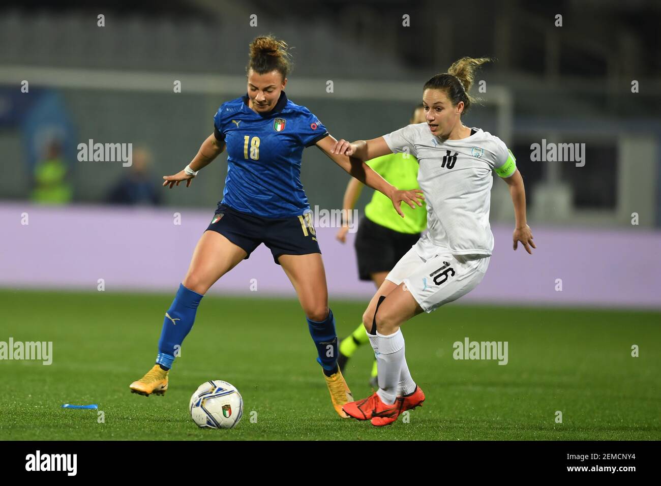 Arianna Caruso (Italie)Karin Sendel (Israel Women) pendant le match de  qualification de la femme européenne 2021 de l'UEFA entre les femmes d'Italie  12-0 Israel Women au stade Artemio Franchi le 24 février