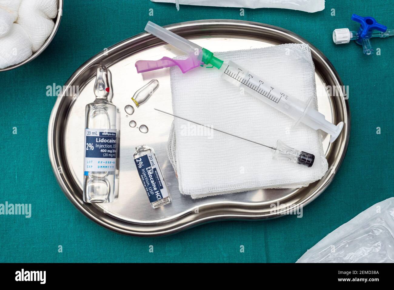 Flacons avec inexplicado anesthésie préparés pour une opération dans une salle d'opération, image conceptuelle Banque D'Images