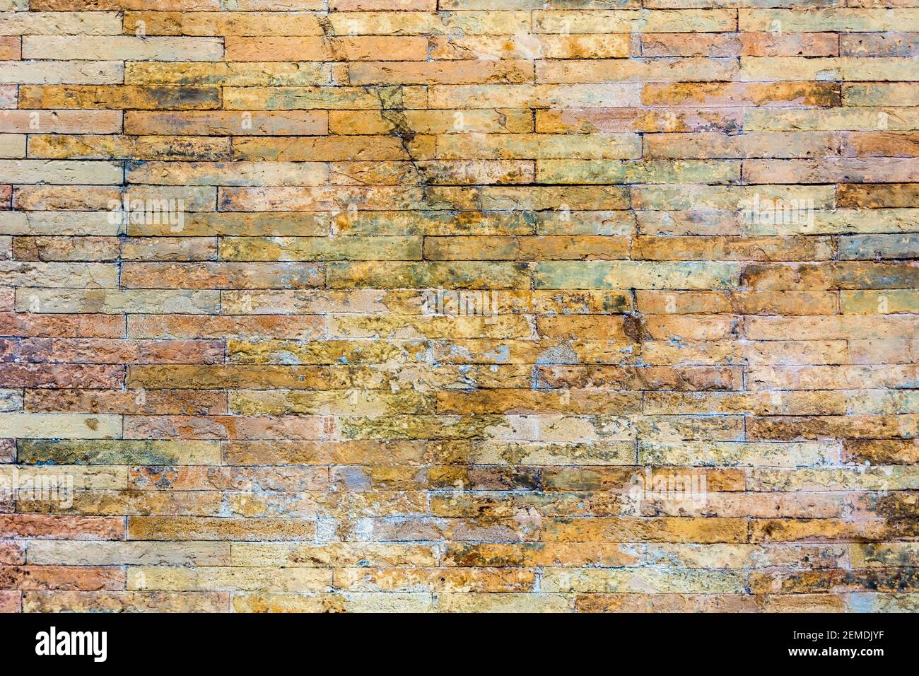 La texture du mur de brique ancienne vide. En détresse peinte à la surface du mur. Grungy Brickwall large. Banque D'Images