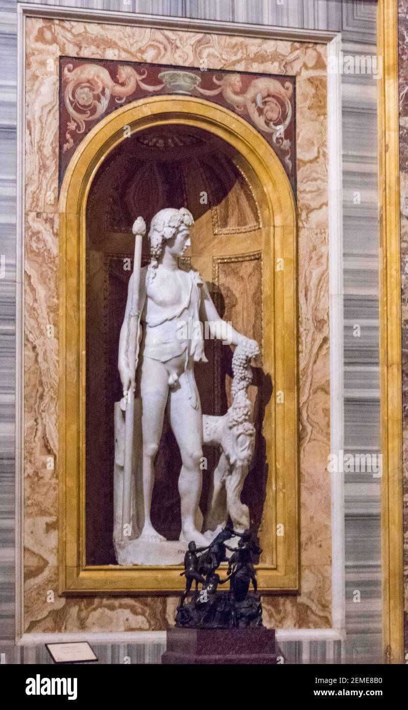 Rome, Italie - 05 octobre 2018 : sculpture dans la niche de la salle impériale , Galerie Borghèse, Rome Banque D'Images