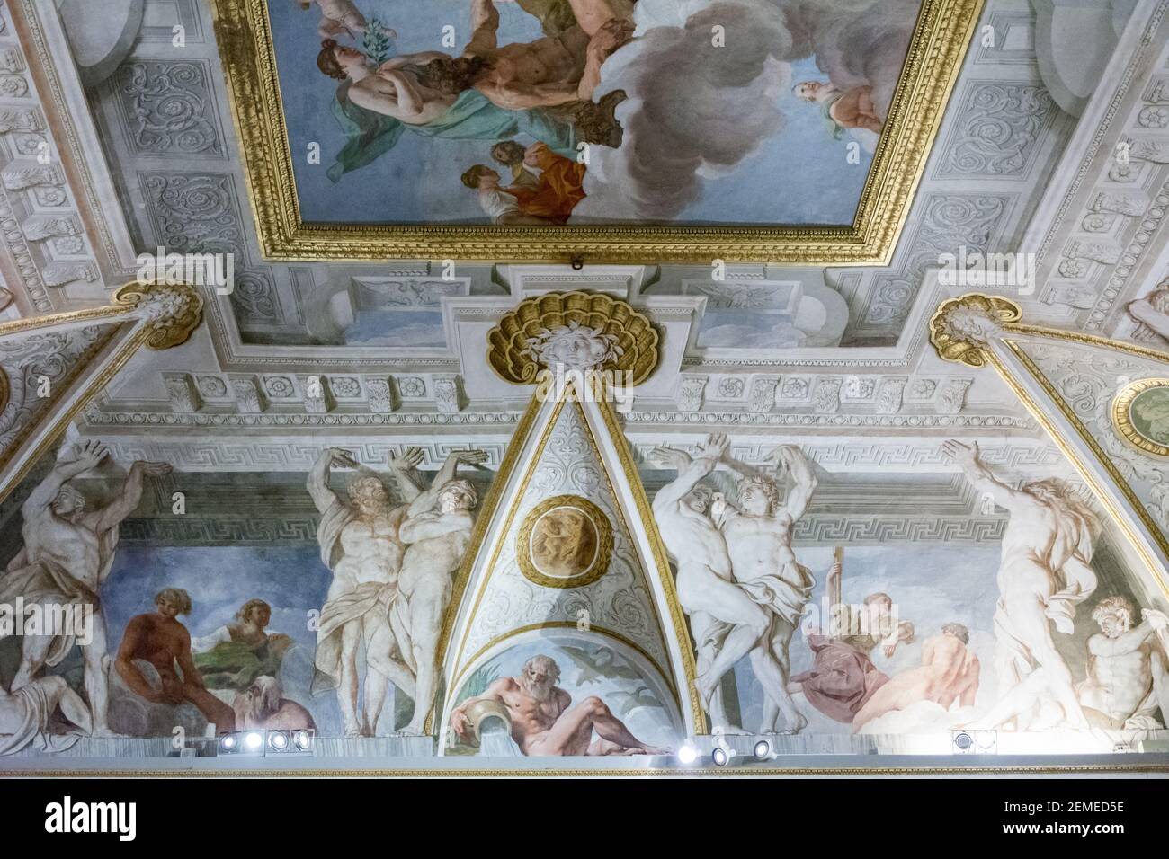 Rome, Italie - 05 octobre 2018 : peinture sur le plafond de la galerie Borghèse, Rome Banque D'Images