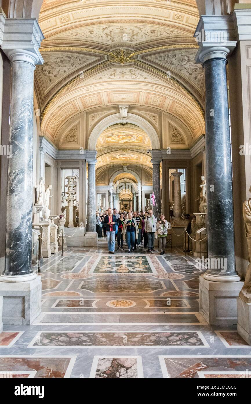 Rome, Italie - Oct 06, 2018 : la galerie du chandelier, 80 mètres de long et divisé en 6 parties par des colonnes, a été fondée en 1761. Il fait partie du Musée Banque D'Images