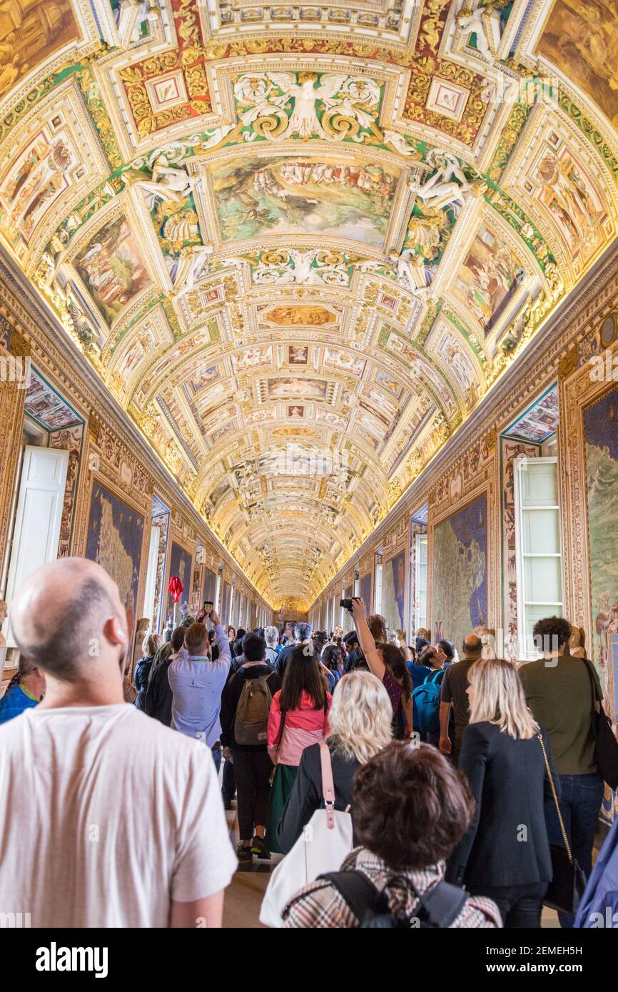 Vatican - 06 octobre 2018 : tableaux qui ornent la Galerie des cartes géographiques (Galleria delle carte Geografiche ) au Vatican Banque D'Images