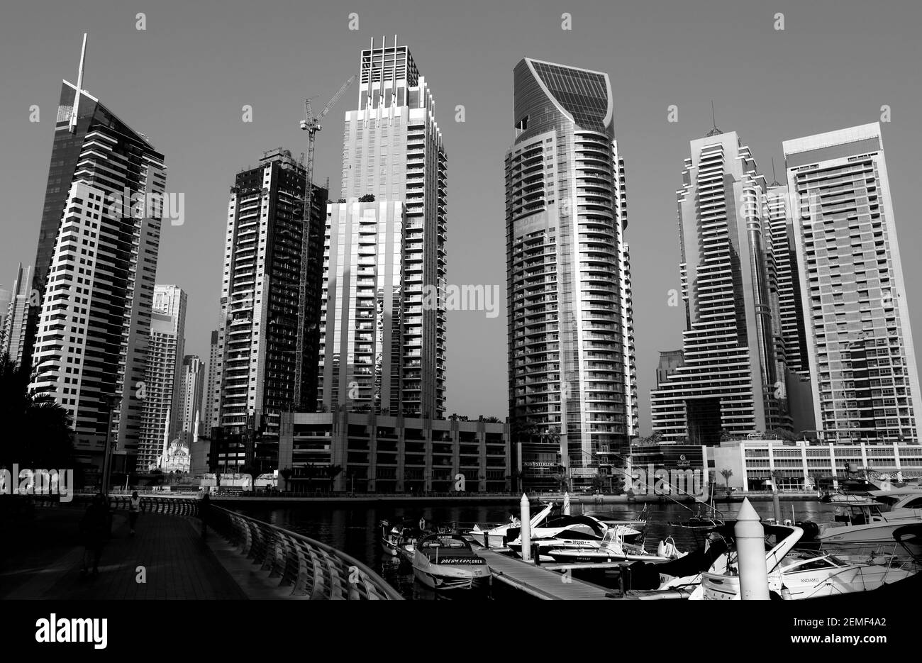 Monochrome, noir et blanc, image des immeubles résidentiels, Dubai Marina, Dubaï, Émirats arabes Unis Banque D'Images