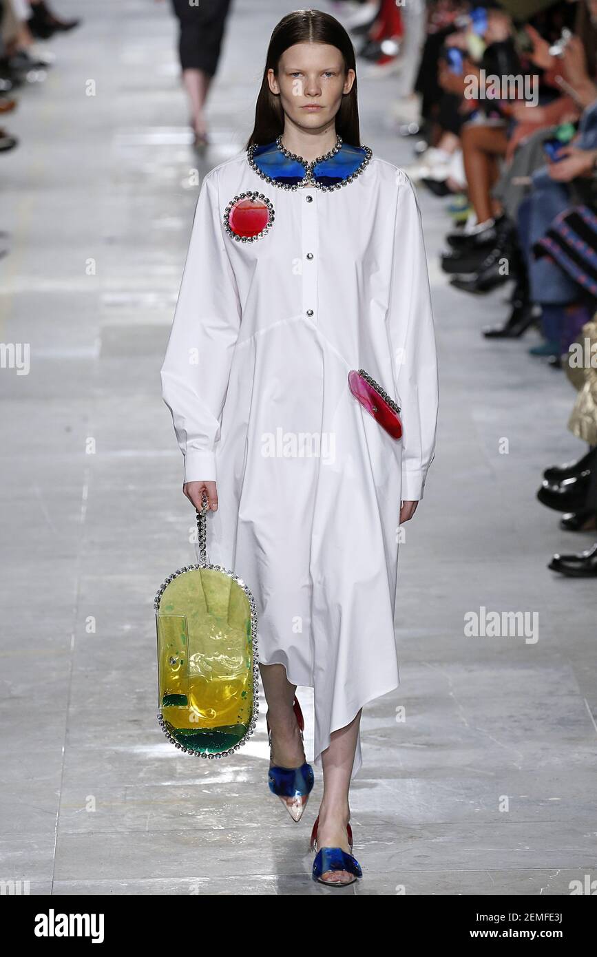 Le mannequin marche sur la piste pendant le Christopher Kane Fashion Show à la London Fashion week RTW FW19/20 à Londres, en Angleterre, le 18 février 2019. (Photo de Jonas Gustavsson/Sipa USA) Banque D'Images