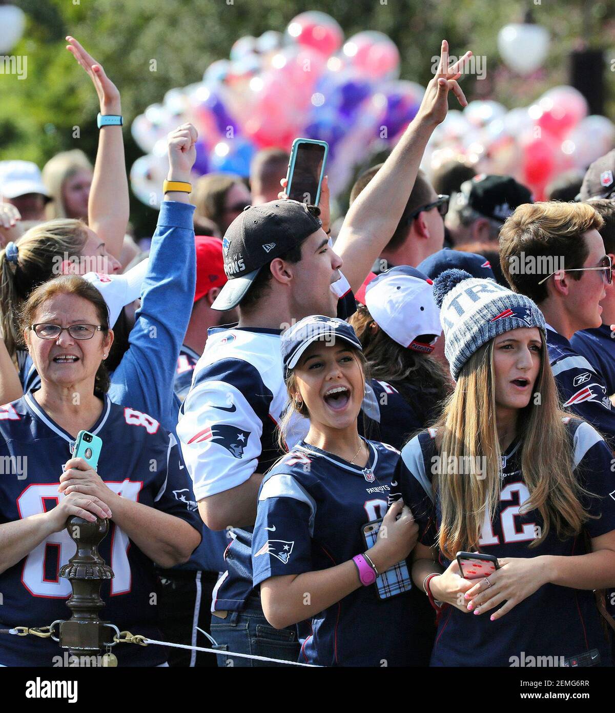 Les fans applaudissent le MVP du Super Bowl LIII Julian Edelman et le quarterback des Patriots de la Nouvelle-Angleterre Tom Brady lors du défilé de la victoire du Super Bowl dans le Royaume magique le lundi 4 février 2019 à Walt Disney World, à Lake Buena Vista, Floride (photo de Joe Burbank/Orlando Sentinel/TNS/Sipa USA) Banque D'Images