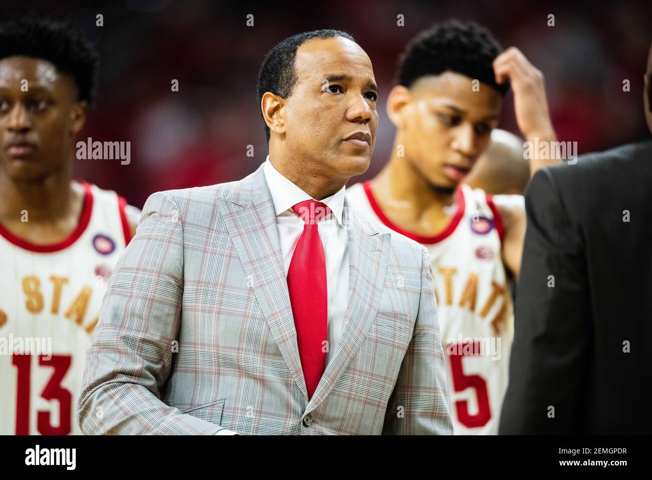 Kevin Keatts, entraîneur-chef de Wolfpack de l'État de Caroline du Nord, lors du match de basket-ball du NCAA College entre les diacres Wake Forest Demons et le Wolfpack de l'État de Caroline du Nord au PNC Arena, le dimanche 24 février 2019 à Raleigh, en Caroline du Nord. Jacob Kupferman/(photo de Jacob Kupferman/CSM/Sipa USA) Banque D'Images