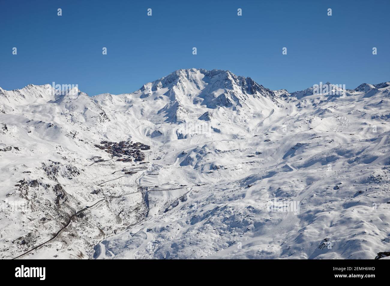 Val Thorens, France - 5 mars 2019 : Val Thorens, située dans la vallée de la Tarentaise, Savoie, Alpes françaises, est la plus haute station de ski d'Europe Banque D'Images