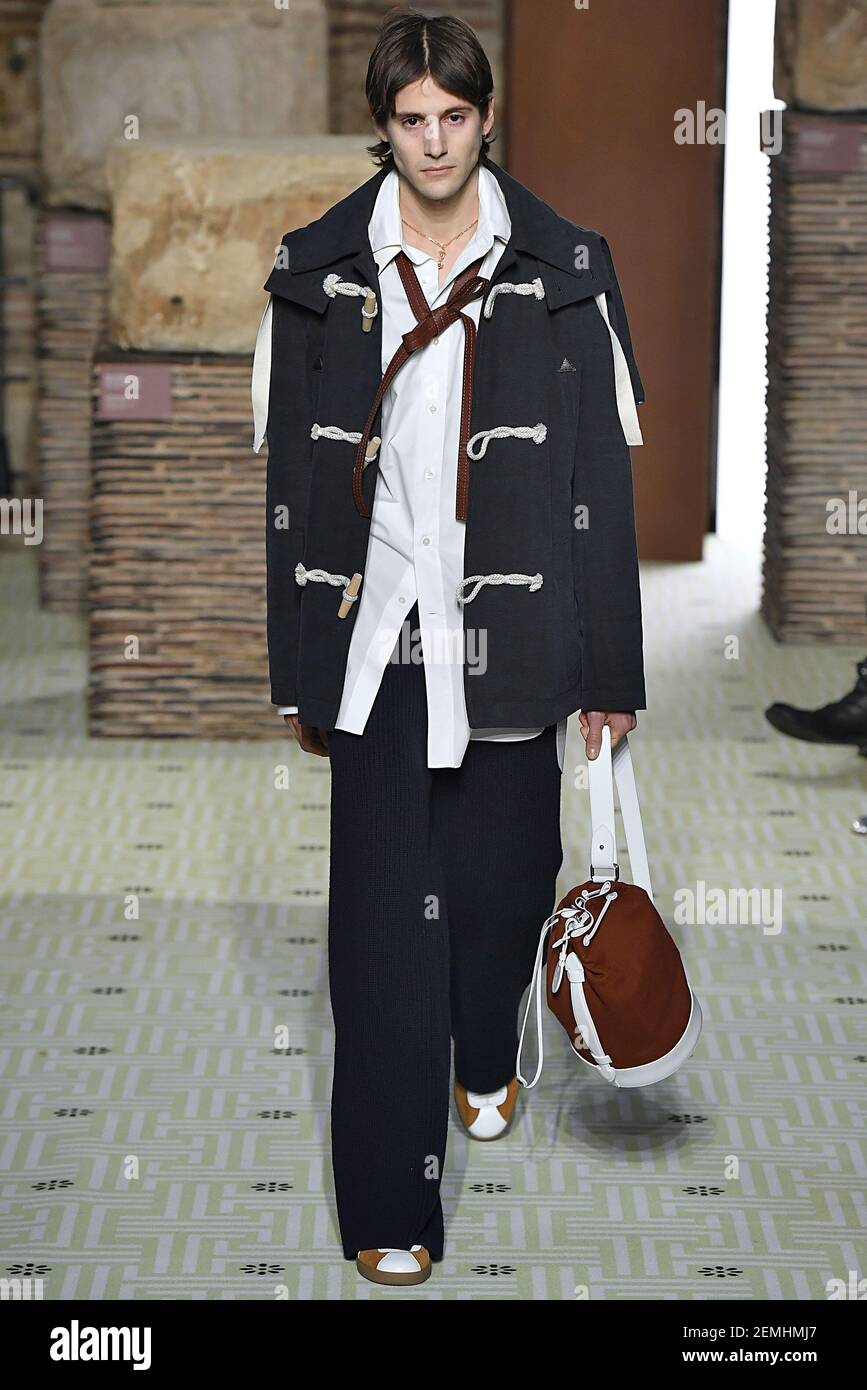 Julian de Gainza marche sur la piste lors du Lanvin Ready to Wear Fashion Show a Paris Fashion week Women F W 19 a Paris France le 27 fevrier 2019. Photo de Jonas