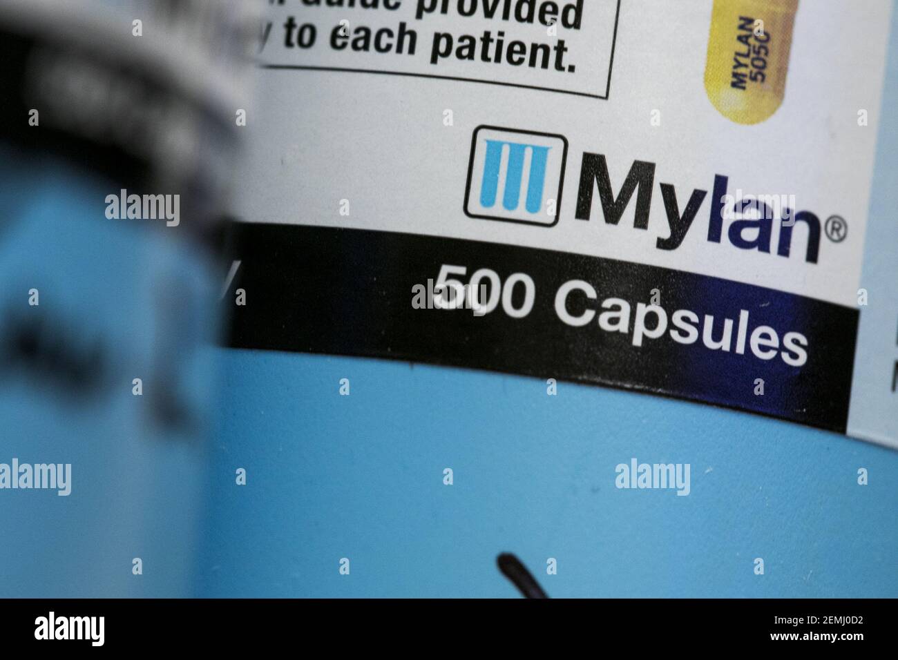 Un logo Mylan est visible sur l'emballage pharmaceutique sur ordonnance photographié dans une pharmacie à Remington, en Virginie, le 26 février 2019. (Photo par Kristoffer Tripplaar/Sipa USA) Banque D'Images
