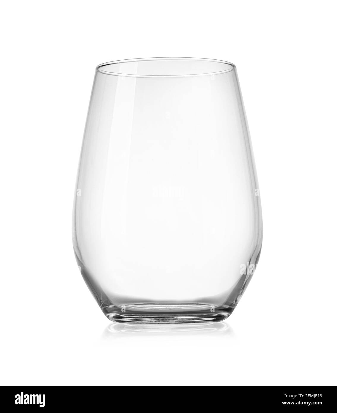 Verre vide pour le vin, l'eau, le jus ou le lait sur fond blanc avec passe-cheveux Banque D'Images