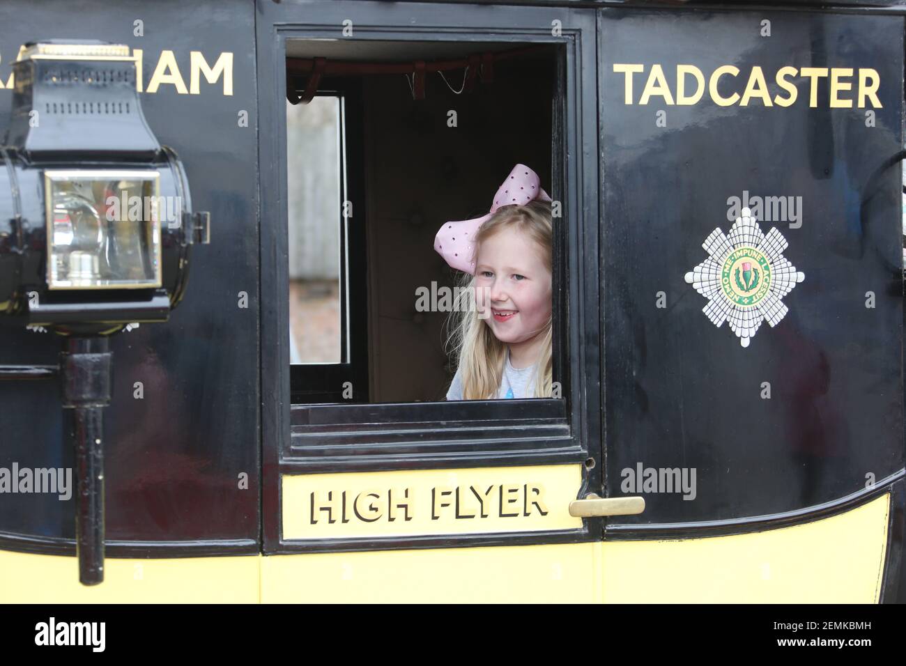 Stagecoach garage, Kilmarnock, Écosse, Royaume-Uni 08 avril 2018. Journée portes ouvertes au dépôt avec divers bus et autocars exposés, rétrogradations et magasins. Un cheval de stagecoach a donné des promenades autour de la cour de garage Banque D'Images