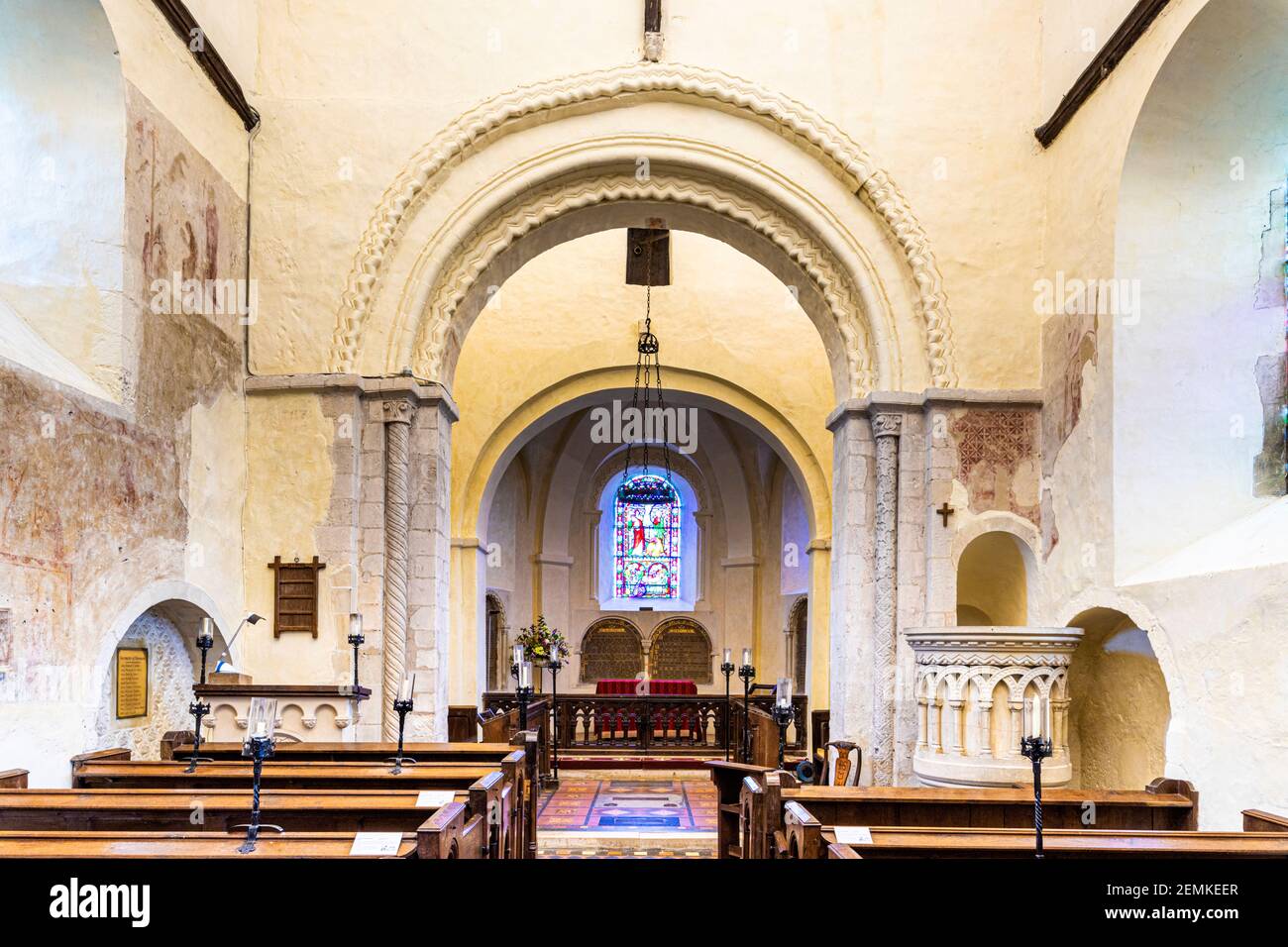 L'intérieur de l'église normande de St Mary (datant d'au moins 1135AD) sur les rives de la rivière Stour à Wissington, Suffolk Royaume-Uni Banque D'Images