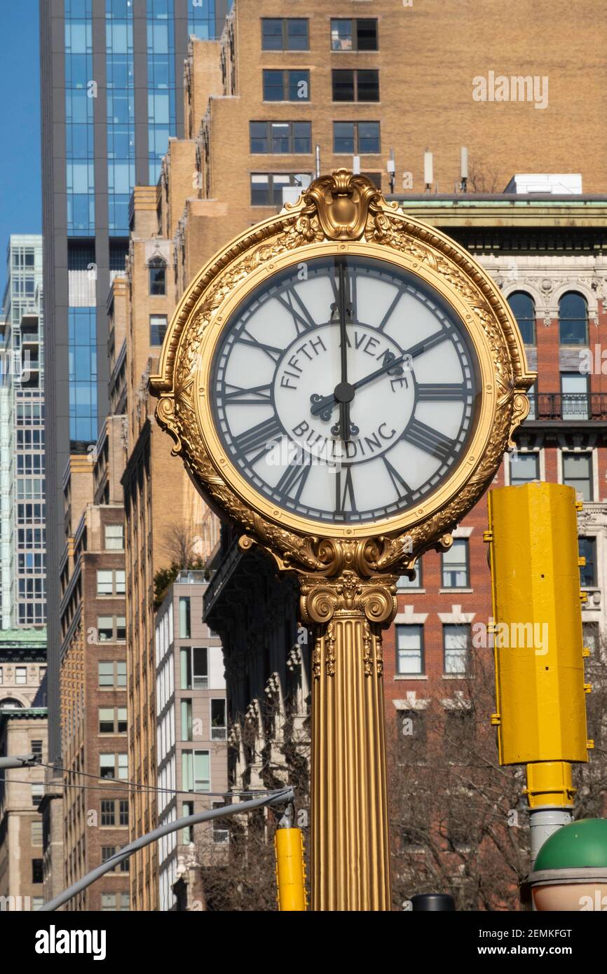 Horloge sur la Cinquième Avenue en face de Madison Square Park, New York, États-Unis Banque D'Images