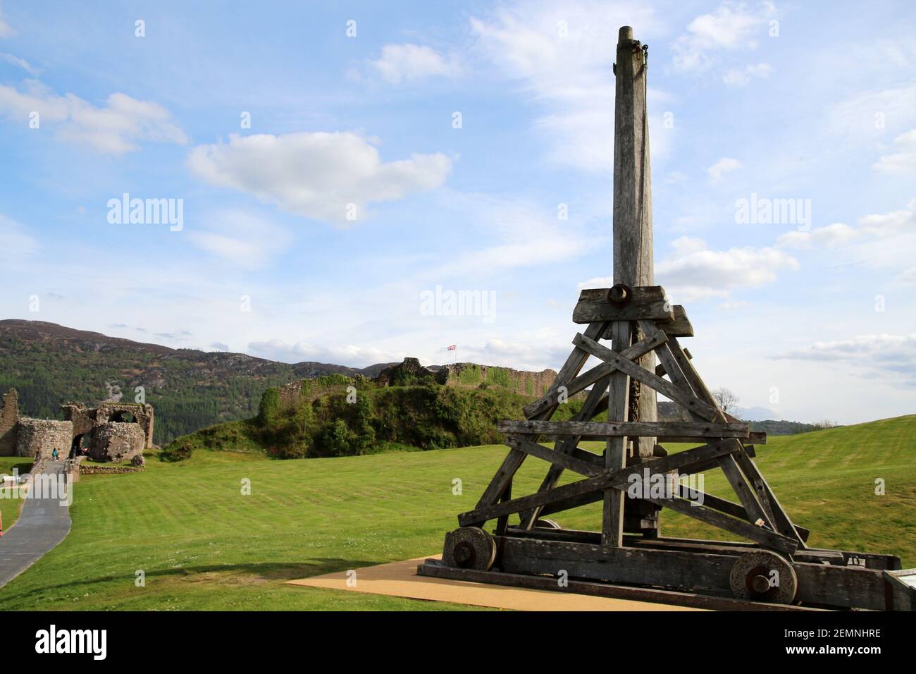 Catapulte de Warwolf du château d'Urquhart en Écosse, Grande-Bretagne Banque D'Images