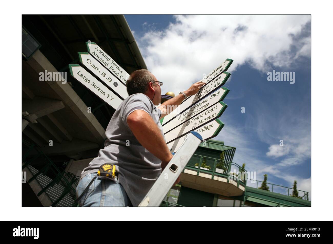 Dimanche... Un jour avant le début de 2008 Wimbledon.... dernière minute préparationspatographe par David Sandison The Independent Banque D'Images