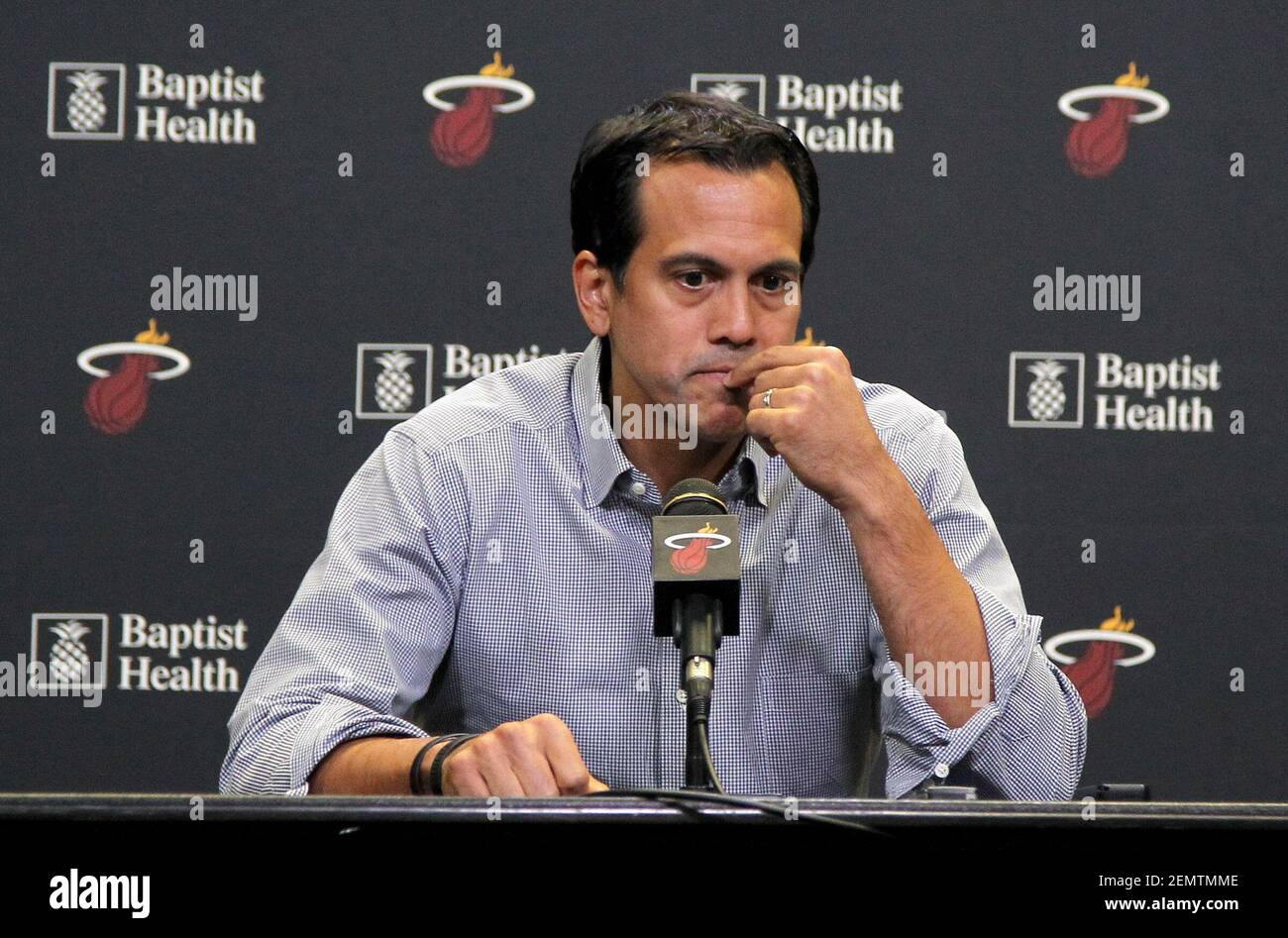 Erik Spoelstra, entraîneur en chef à Miami, présente plusieurs sujets de cette saison, notamment la performance de Heat et la retraite de Dwyane Wade à l'American Airlines Arena le 12 avril 2019 à Miami. (Photo par Pedro Portal/Miami Herald/TNS/Sipa USA) Banque D'Images