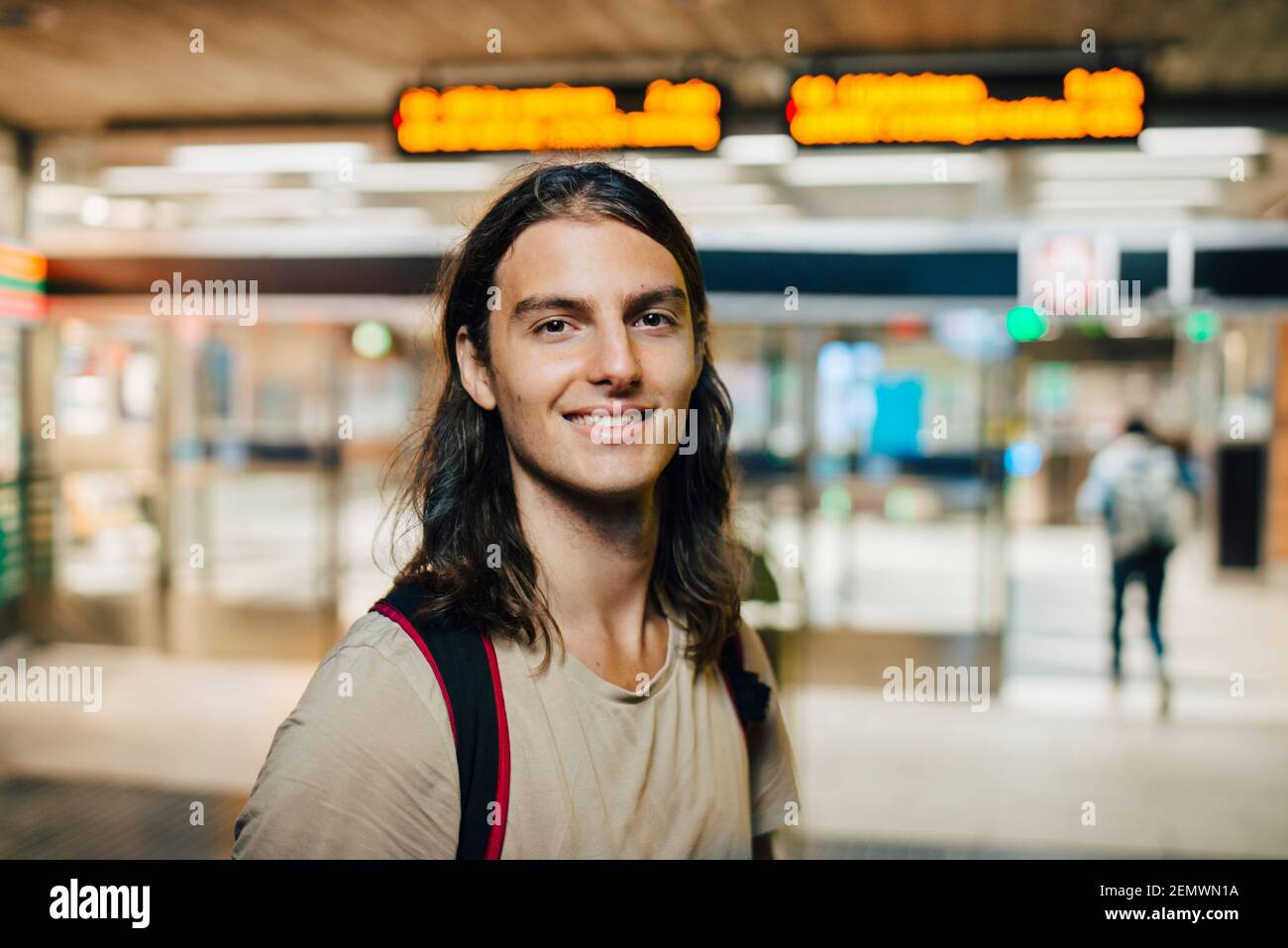 Portrait d'un étudiant à la station de métro Banque D'Images