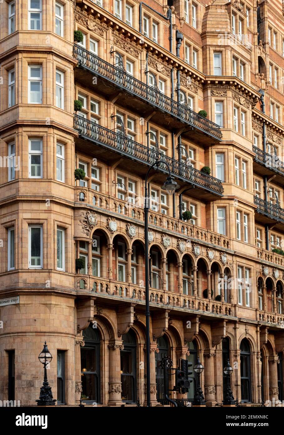 Kimpton Fitzroy Hotel (Russell Hotel), Bloomsbury, Londres; conçu Charles Fitzroy Doll en 1900. Le Groupe d'universités Russell s'est d'abord réuni ici. Banque D'Images