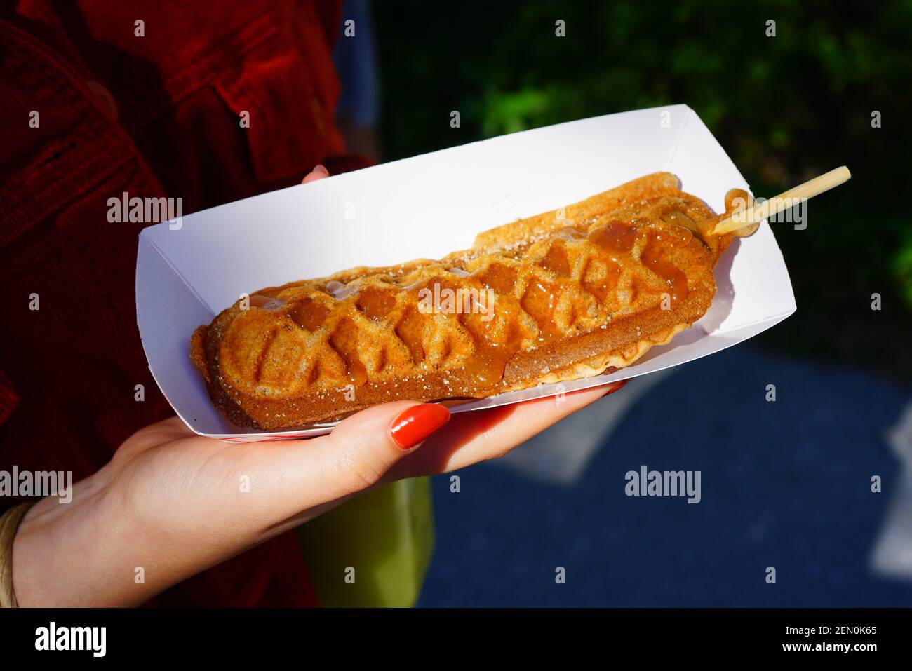 Waffle on a stick Banque de photographies et d'images à haute résolution -  Alamy