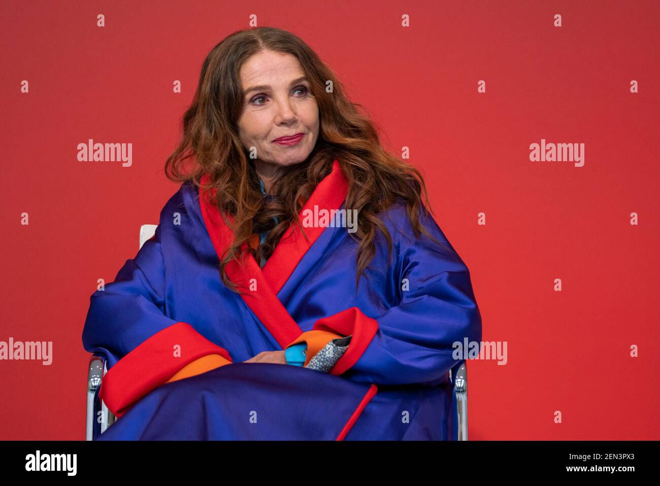 Madrid, Espagne. 25 février 2021. L'actrice espagnole Victoria Abril pose pendant la masterclass de la délégation culturelle de la communauté de Madrid en Espagne. Crédit : SOPA Images Limited/Alamy Live News Banque D'Images