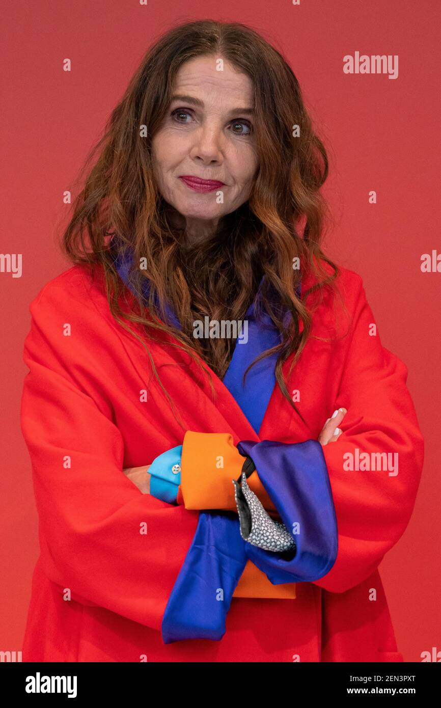 Madrid, Espagne. 25 février 2021. L'actrice espagnole Victoria Abril pose pendant la masterclass de la délégation culturelle de la communauté de Madrid en Espagne. Crédit : SOPA Images Limited/Alamy Live News Banque D'Images
