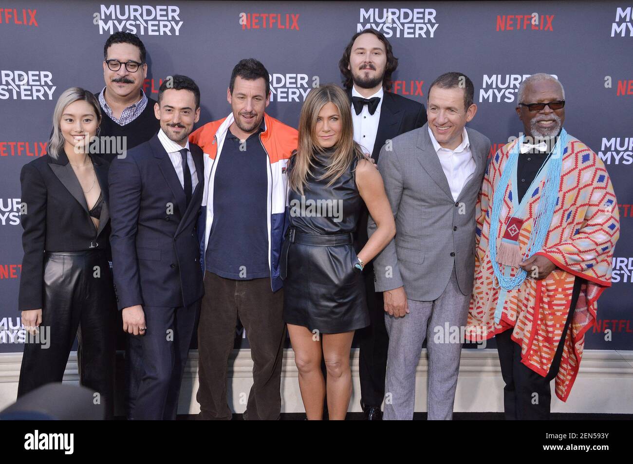 (G-D) MURDER MYSTERY Cast & Crew - Shioli Kutsuna, Erik Griffin, Luis Gerardo Méndez, Adam Sandler, Jennifer Aniston, Kyle Newacheck, Dany Boon et John Kani au MEURTRE MYSTÈRE de Netflix première tenue au Regency Village Theatre à Westwood, CA, le lundi 10 juin 2019. (Photo de la Sathanlee B. Mirador/Sipa USA) Banque D'Images