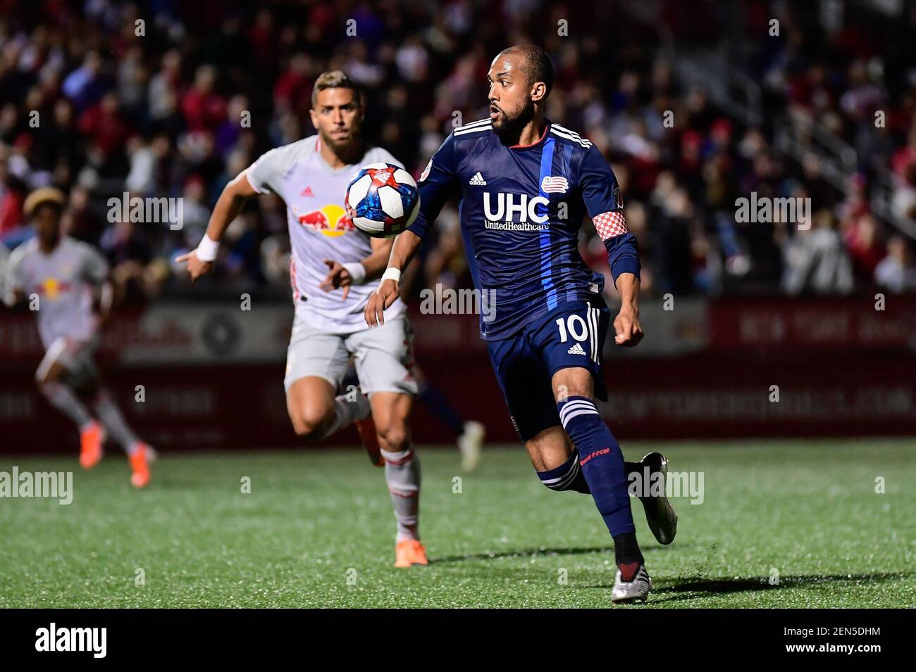 11 Juin 19 Montclair Nj Etats Unis L Avant De La Revolution De La Nouvelle Angleterre Teal Bunbury 10 Dirige Le Ballon Contre Les Red Bulls De New York Pendant La Seconde Moitie 11 Juin 19 Montclair Nj Etats Unis L Avant De La Revolution De La Nouvelle Angleterre Teal Bunbury 10 Dirige Le Ballon Contre Les Red Bulls De New York Pendant La Seconde Moitie
