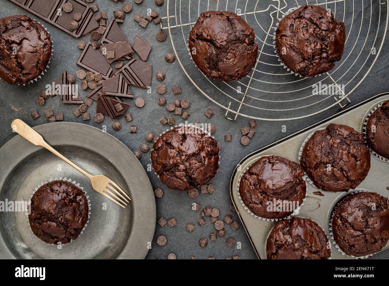 Doubles muffins au chocolat faits maison Banque D'Images