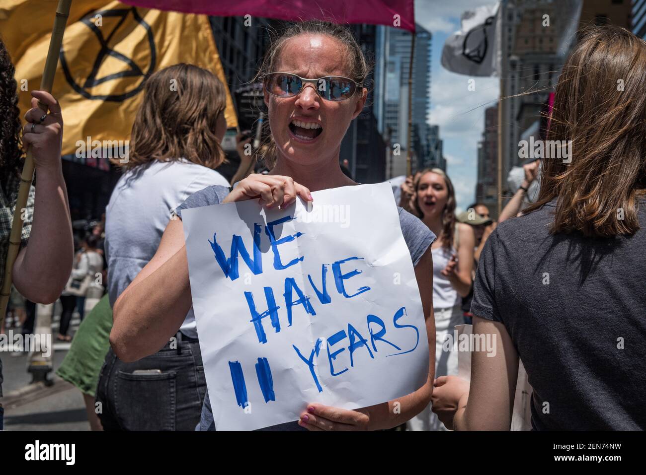 Les Activistes Qui Ont D fil De Bryant Park Se Joignent L action Sur Le Climat Le Samedi 