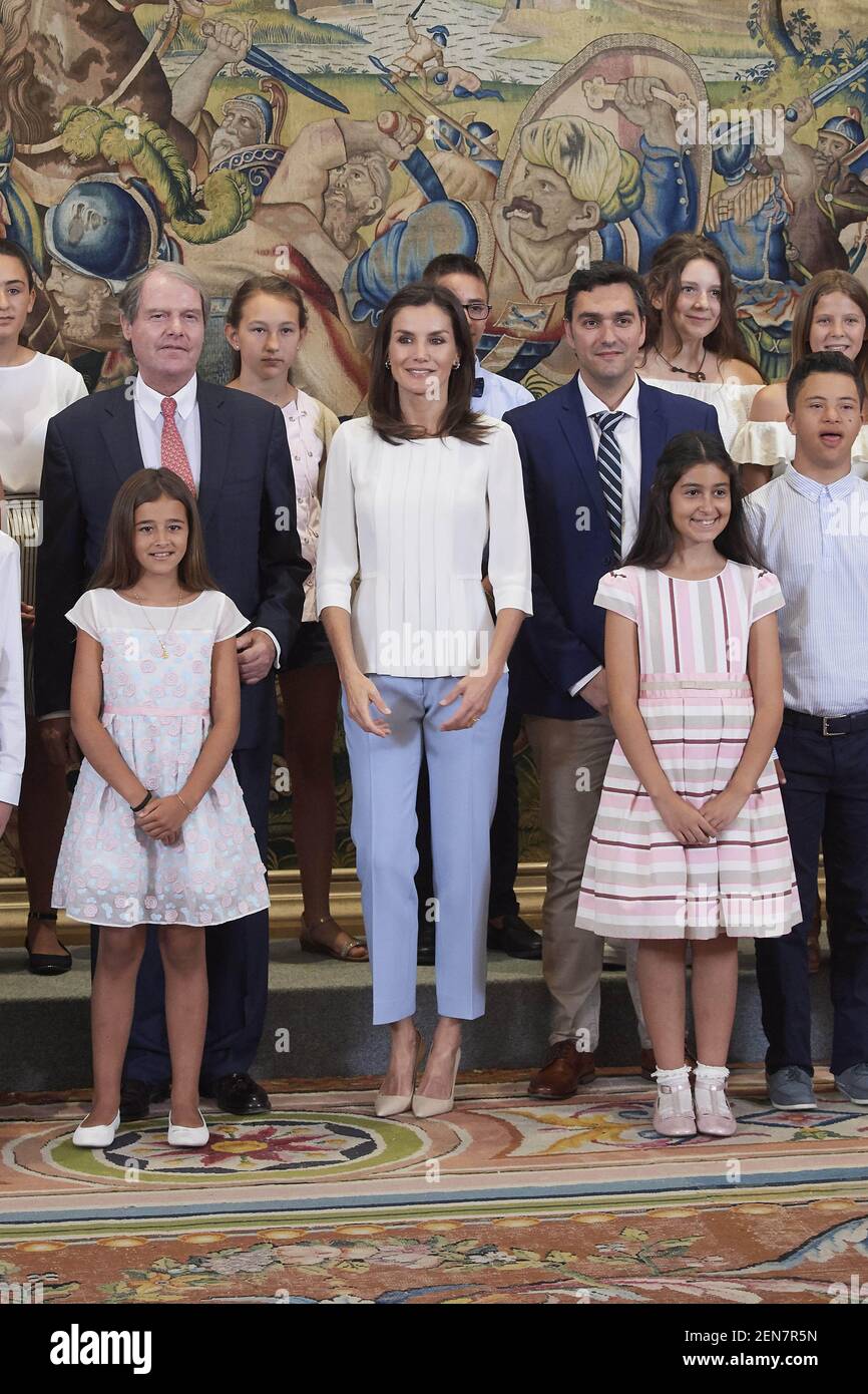 La reine Letizia au cours d'une audience avec des membres du centre d'éducation pour les enfants et du primaire ''Andalucia'' de Fuengirola, vainqueur du prix de l'école d'entrepreneur 2018 au palais de la Zarzuela à Madrid, Espagne, le 27 juin 2019. (Photo par PPE/Thorton/Sipa USA) Banque D'Images