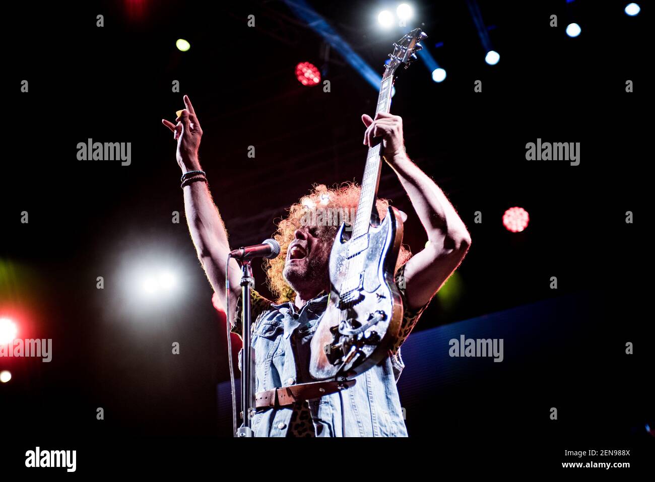 Andrew Stockdale, fondateur, guitariste et chanteur du groupe de rock australien Wolfmather, qui joue en direct sur scène au festival Gruvillage 105. (Photo par Alessandro Bosio/Pacific Press/Sipa USA) Banque D'Images