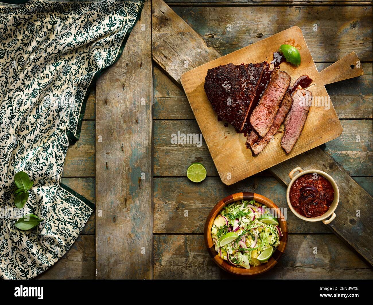 Barbecue au bœuf fumé chaud, sauce Chili, assaisonnement brésilien Banque D'Images