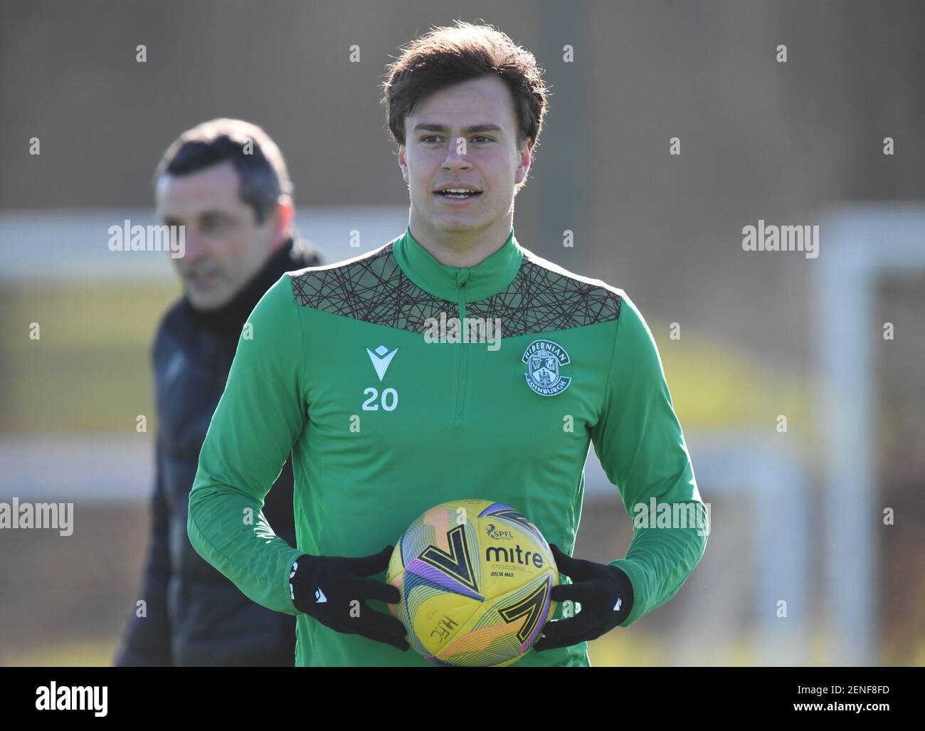 Tranent, Ormiston, East Lothian.Scotland. Royaume-Uni .26 février 21 Melker Hallberg (#20) de la session de formation du FC Hibernian pour le match écossais de Premiership vs Motherwell crédit: eric mccowat/Alay Live News Banque D'Images