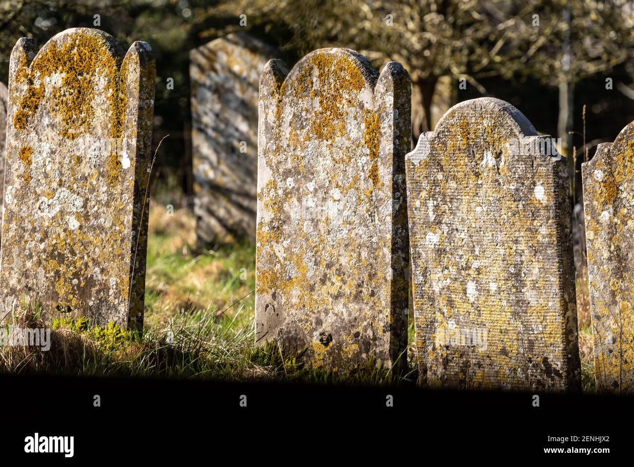 Pierres tombales anciennes, vieille église, Preston Candover, Hampshire, Royaume-Uni Banque D'Images