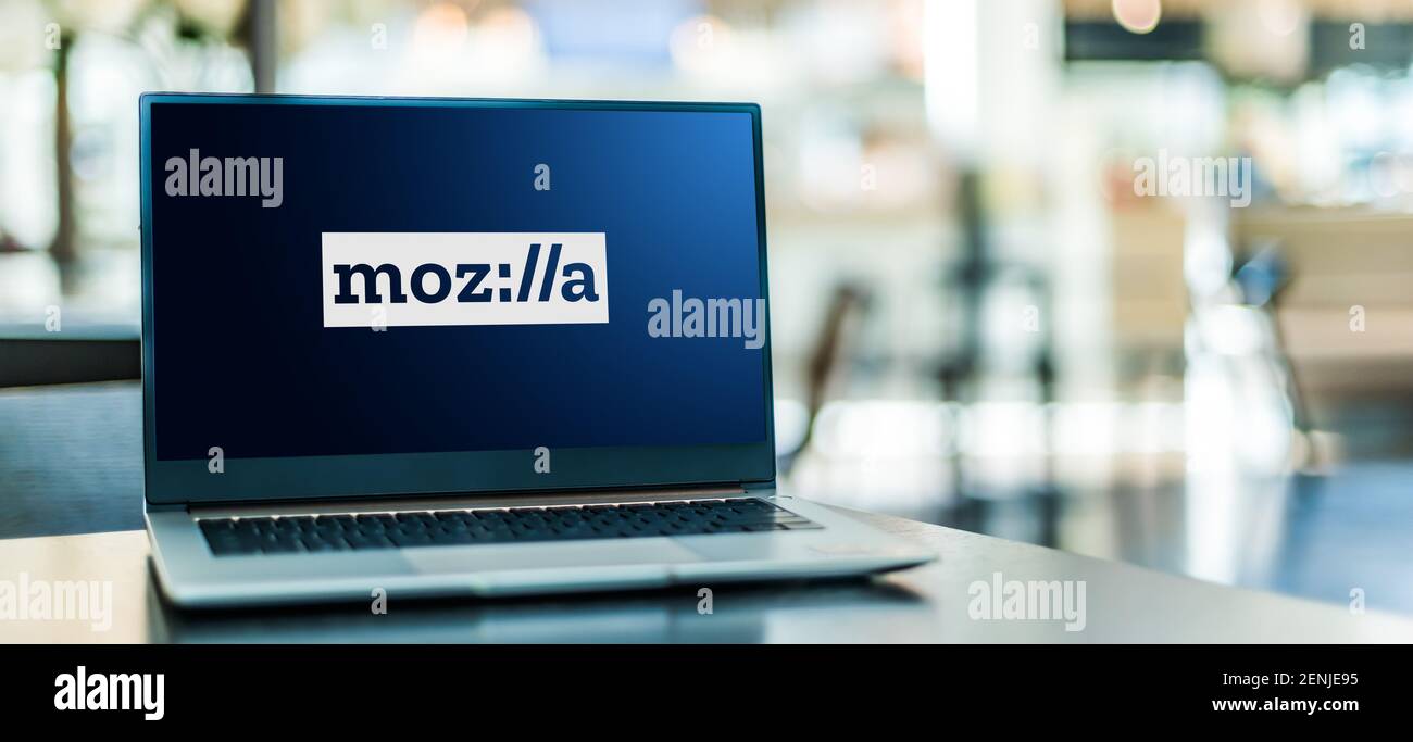 POZNAN, POL - 6 JANVIER 2021: Ordinateur portable affichant le logo de Mozilla, une communauté de logiciels libres fondée en 1998 par des membres de Netscape Banque D'Images